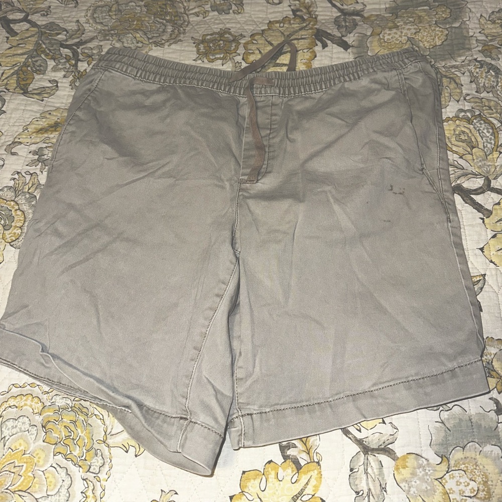 Men’s Khaki Shorts